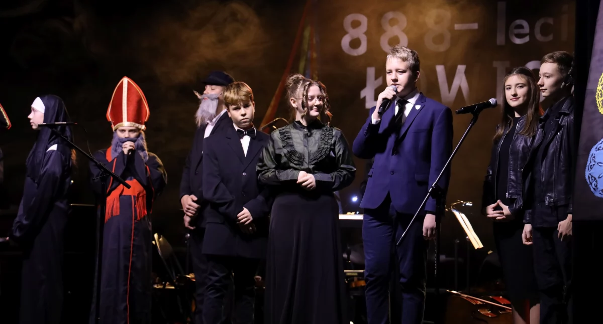 Koncerty, Koncert okazji lecia Łowicza (foto film) - zdjęcie, fotografia