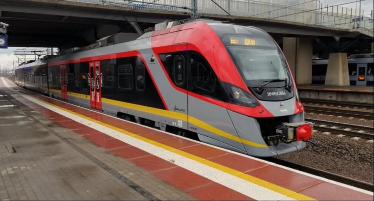 Transport i komunikacja publiczna, Łowicz trasie sukcesu! Padł pasażerski rekord Łódzkiej Kolei Aglomeracyjnej - zdjęcie, fotografia