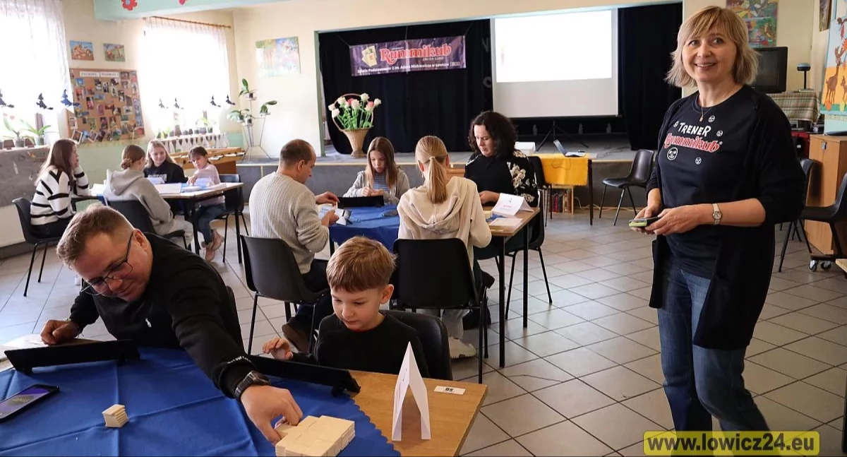 Spotkania, Parafialny Turniej Rummikub parafii Świętego Ducha Łowiczu (foto) - zdjęcie, fotografia
