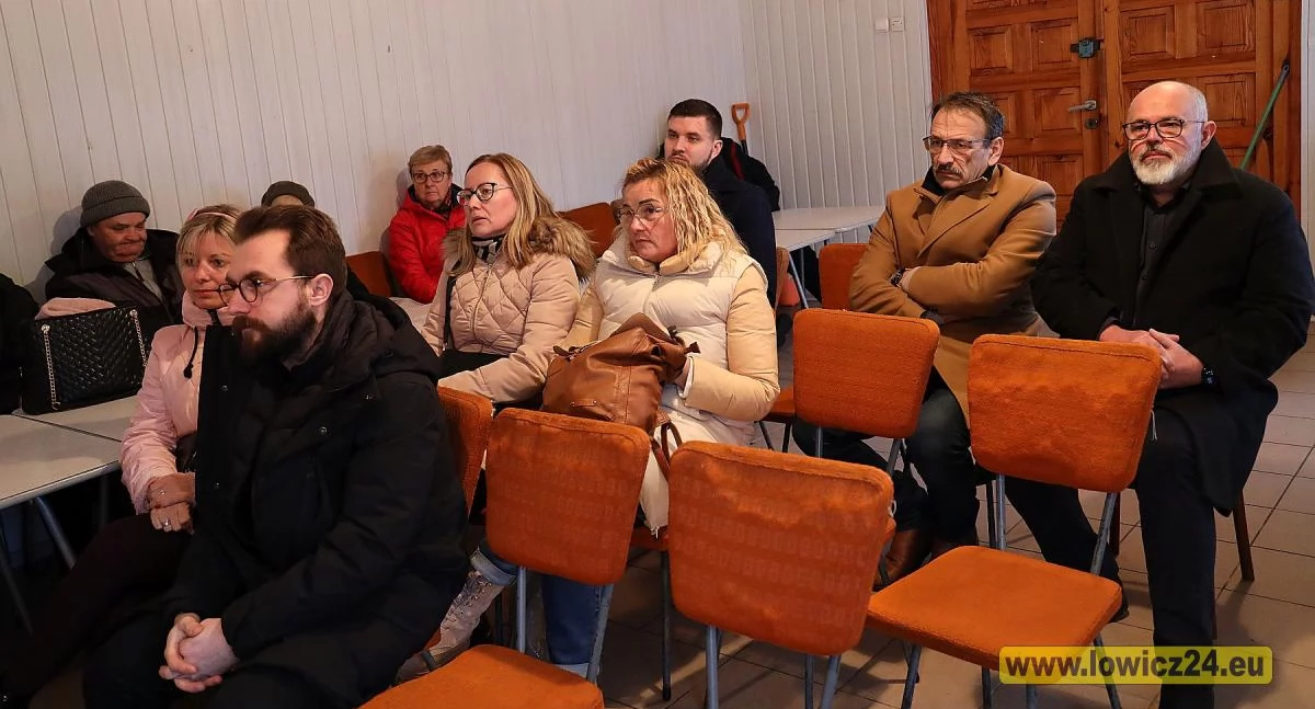 Zarządy osiedli, Spotkanie mieszkańców Zatorza Zarządem Osiedla lista problemów planów (foto) - zdjęcie, fotografia