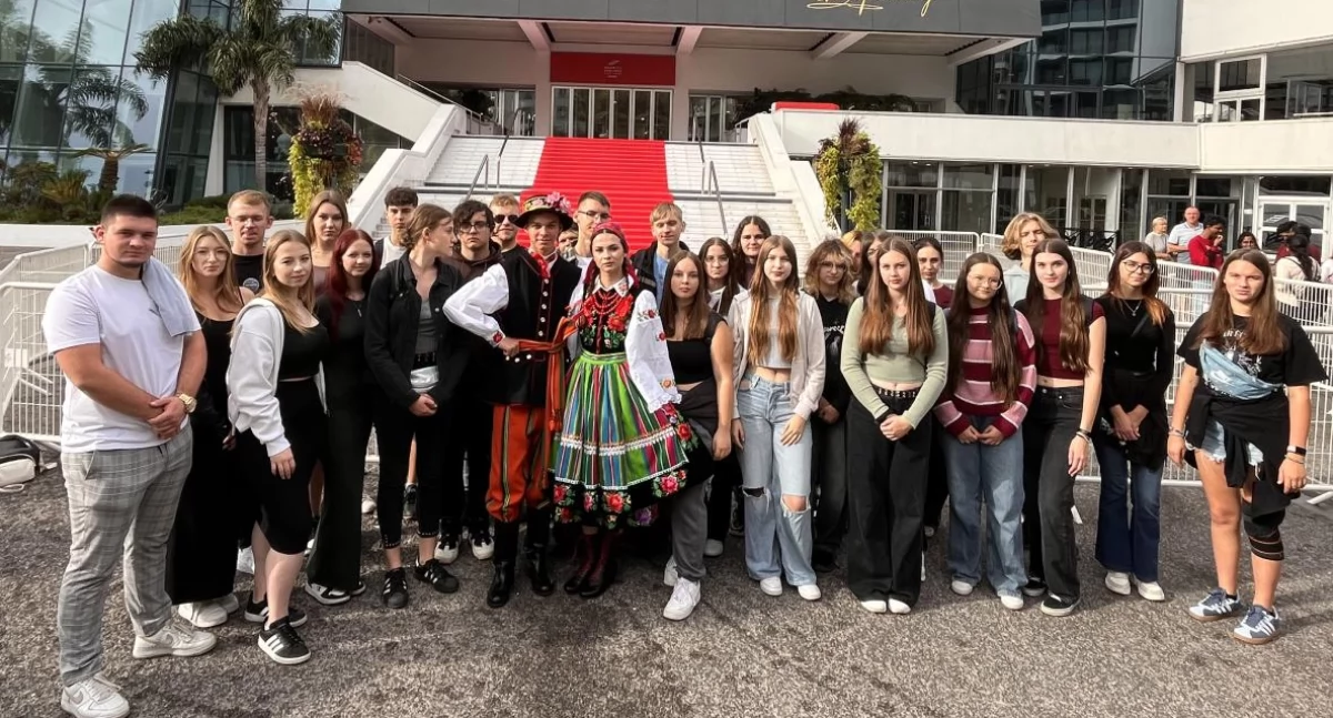 Szkoły, Dziedzictwo kultury ludowej połączyło polską francuską młodzież (foto) - zdjęcie, fotografia