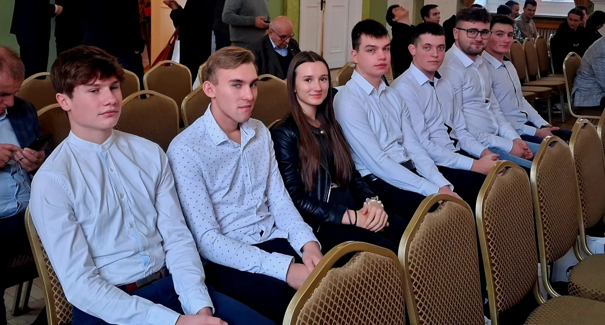 Szkoły, Uczniowie Zduńskiej Dąbrowy Konferencji „Nowe Techniki Genomowe” Narodowym Instytucie Dziedzictwa Kultury Warszawie (foto) - zdjęcie, fotografia