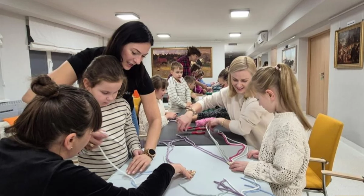 Warsztaty, miejskiej bibliotece czuć święta (foto) - zdjęcie, fotografia
