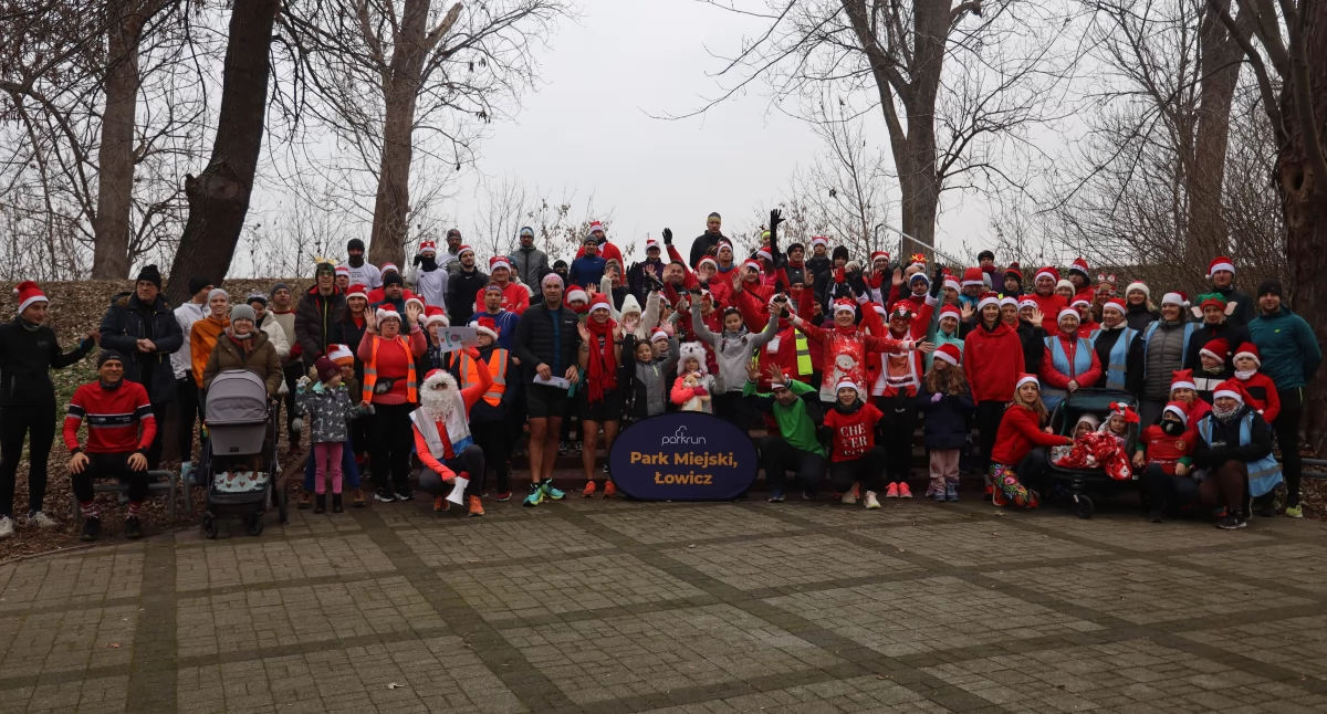 Turystyka i rekreacja, Mikołajkowa edycja parkrun Łowiczu (foto film) - zdjęcie, fotografia
