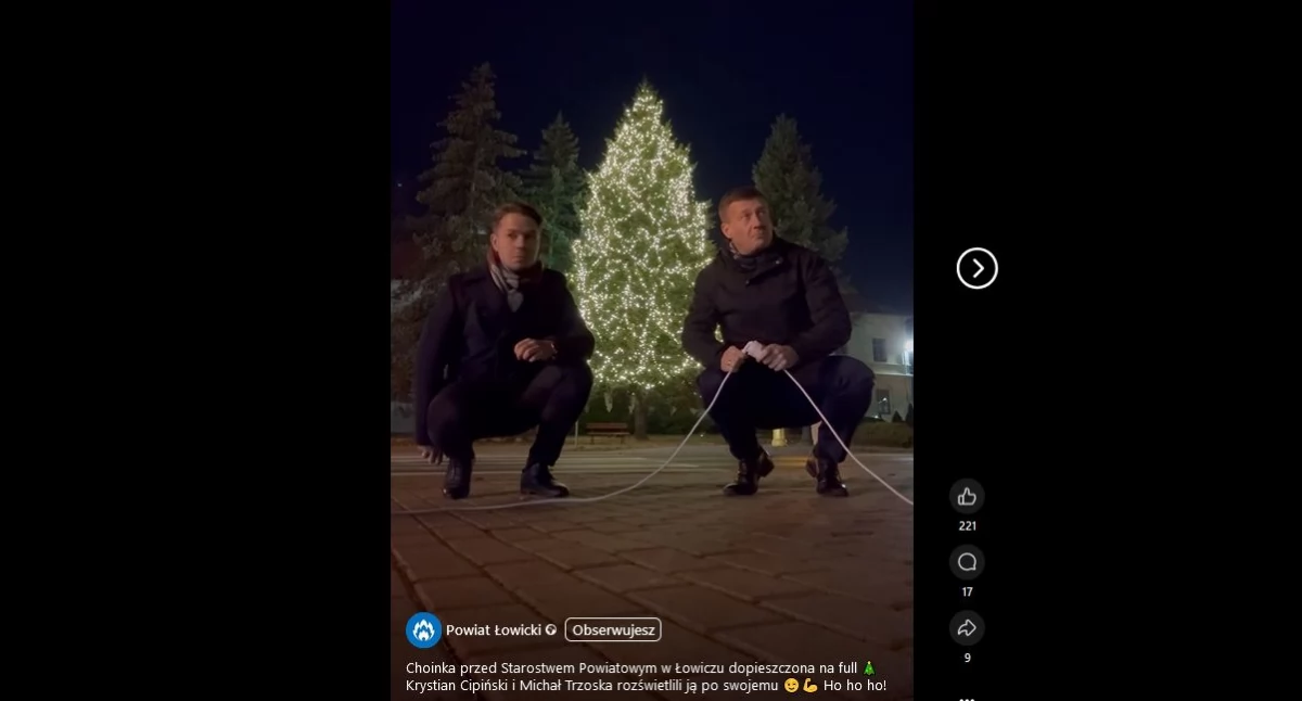 Ciekawostki, Łowicz Władze powiatu nietypowy sposób rozświetliły choinkę - zdjęcie, fotografia