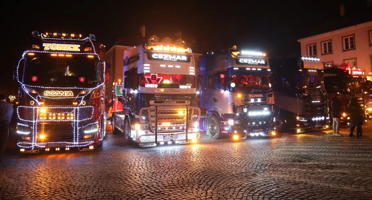 Stowarzyszenia, Truckerski Konwój Mikołajkowy Łowiczu (foto film) - zdjęcie, fotografia