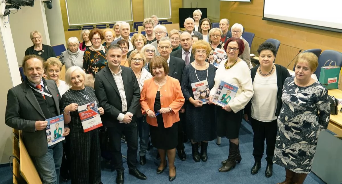 Stowarzyszenia, Bieguszewska reprezentowała łowickich seniorów obradach Łodzi (foto) - zdjęcie, fotografia