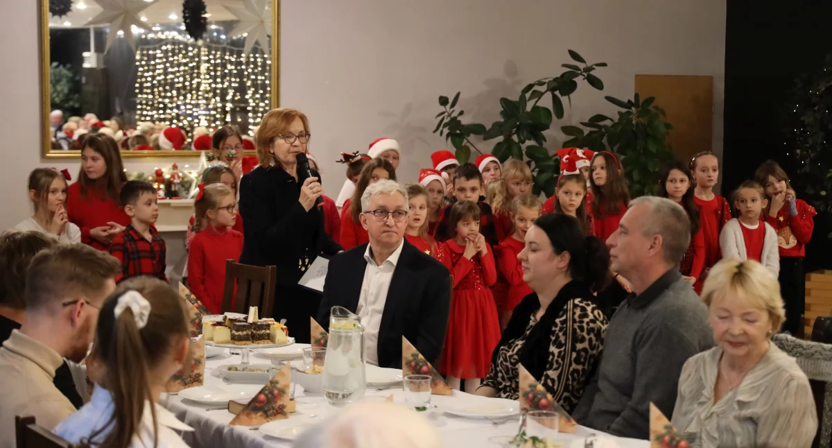 Zarządy osiedli, Łowicz Wigilia mieszkańców osiedla Stefana Starzyńskiego (foto film) - zdjęcie, fotografia