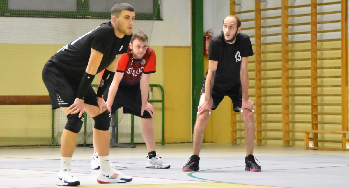 Siatkówka, Wystartowały Siatkarskie Amatorskie Mistrzostwa Łowicza sezonie 2024/2025 (foto) - zdjęcie, fotografia