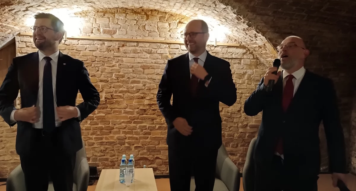 Wybory prezydenckie, Spotkanie posłami Łowiczu Dyskusja Polsce przed wyborami prezydenckimi (foto) - zdjęcie, fotografia