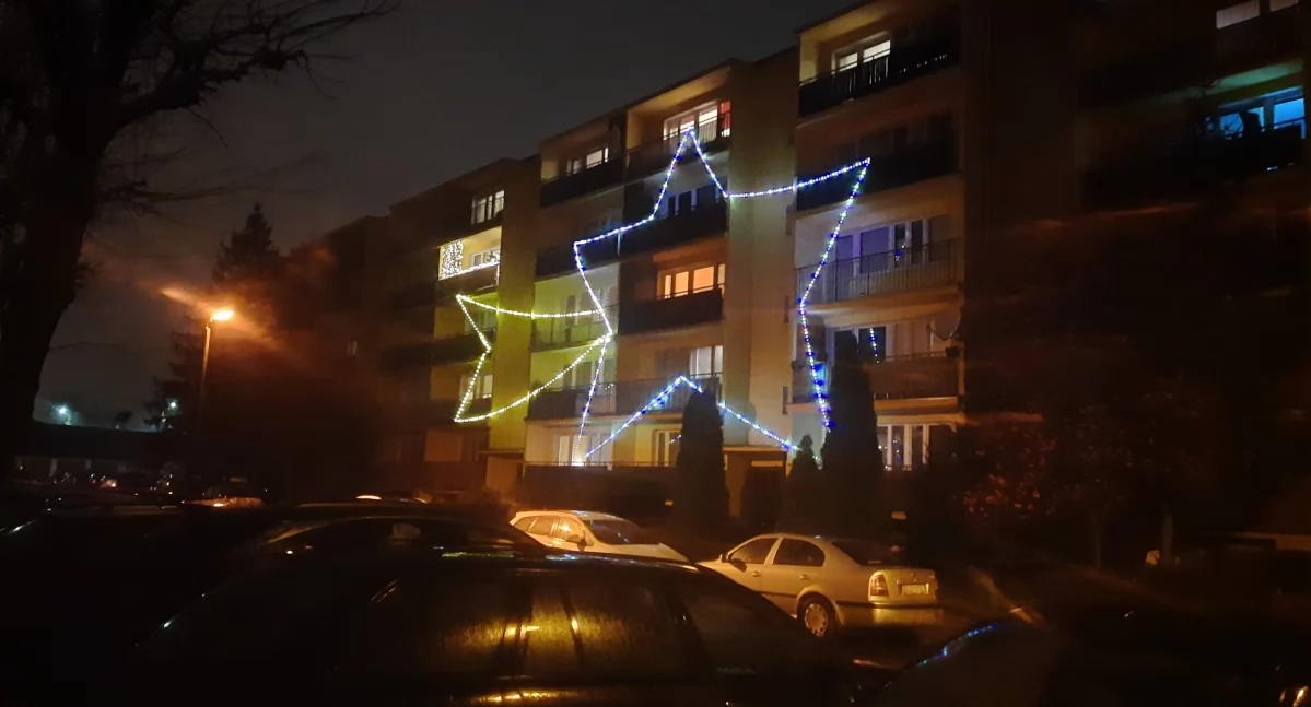 Ciekawostki, Łowicz Świąteczna iluminacja sąsiadów osiedlu Konopnickiej świeci - zdjęcie, fotografia