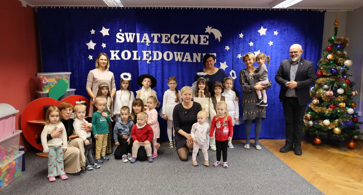 Przedszkola i żłobki, Kolędowanie Żłobku Miejskim Łowiczu (foto film) - zdjęcie, fotografia