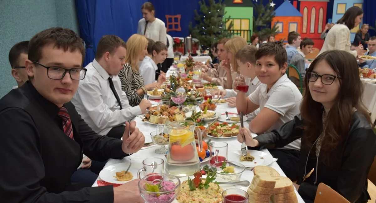 Szkoły, Spotkanie wigilijne Specjalnym Ośrodku Szkolno Wychowawczym Brzechwy Łowiczu (foto) - zdjęcie, fotografia