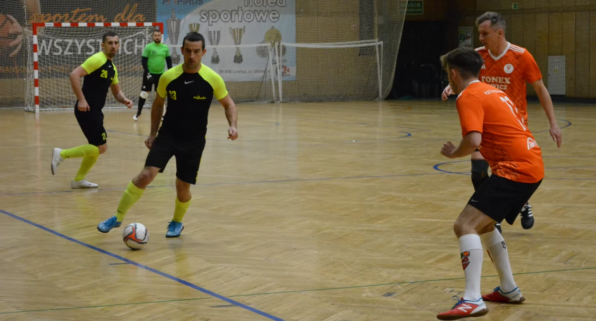 Piłka nożna, Łowicka Futsalu Weekend pełen emocji zmian tabeli - zdjęcie, fotografia