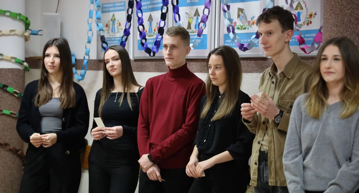 Szkoły, Spotkanie opłatkowe absolwentów Pijarskich Szkół Królowej Pokoju Łowiczu (foto) - zdjęcie, fotografia