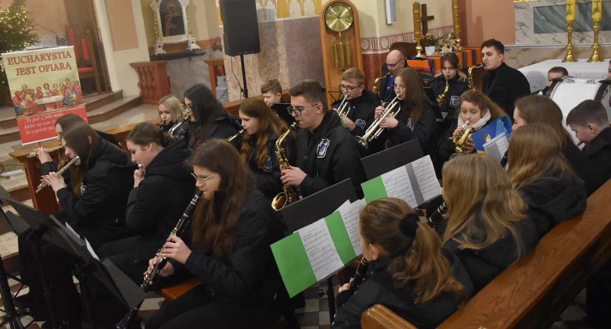 Koncerty, Łyszkowice Koncert kolęd pastorałek wykonaniu Gminnej Orkiestry Dętej (foto film) - zdjęcie, fotografia
