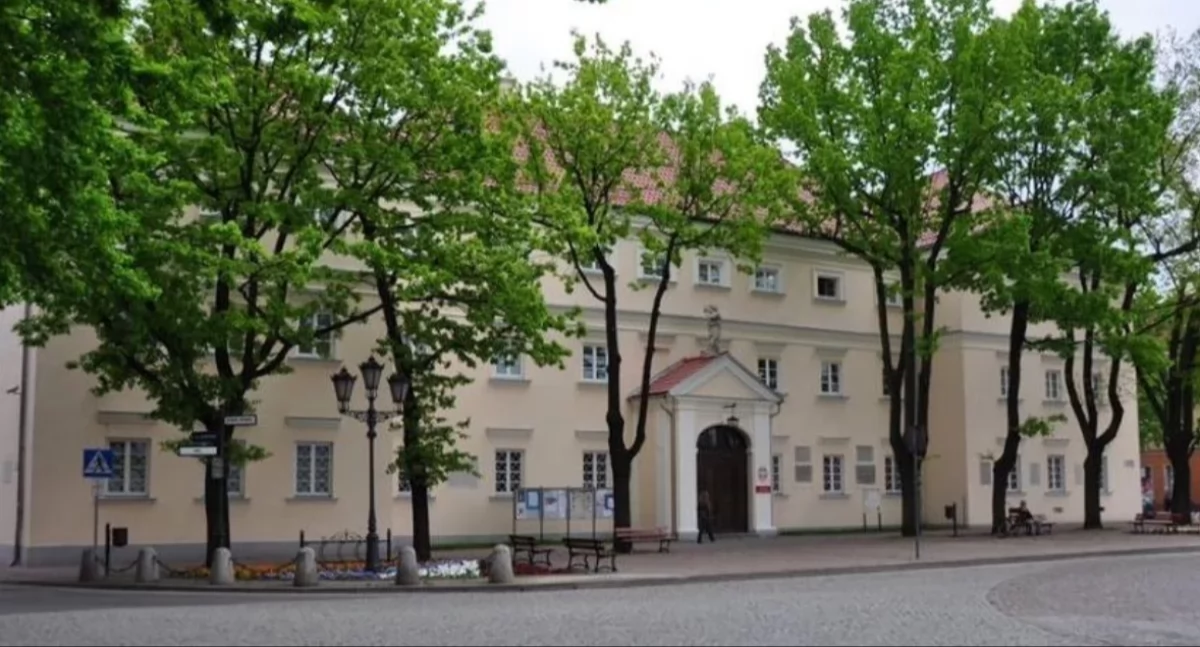 Starostwo Powiatowe, Muzeum Łowiczu będzie mieć statut trwają konsultacje - zdjęcie, fotografia