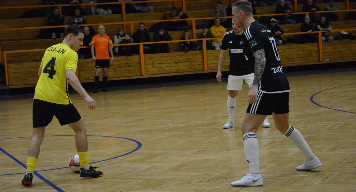 Piłka nożna, Łowicka Futsalu Kolejny weekend pełen emocji sportowych - zdjęcie, fotografia