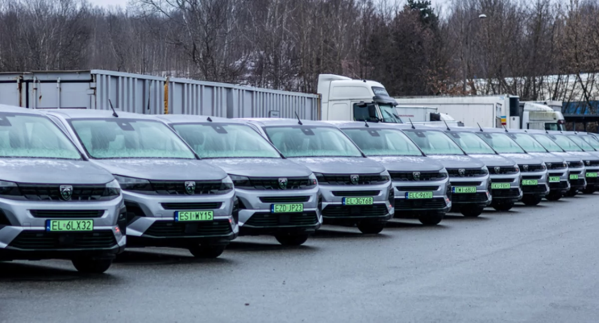 Komunikaty policji , Łowicka policja nowym radiowozem (foto) - zdjęcie, fotografia