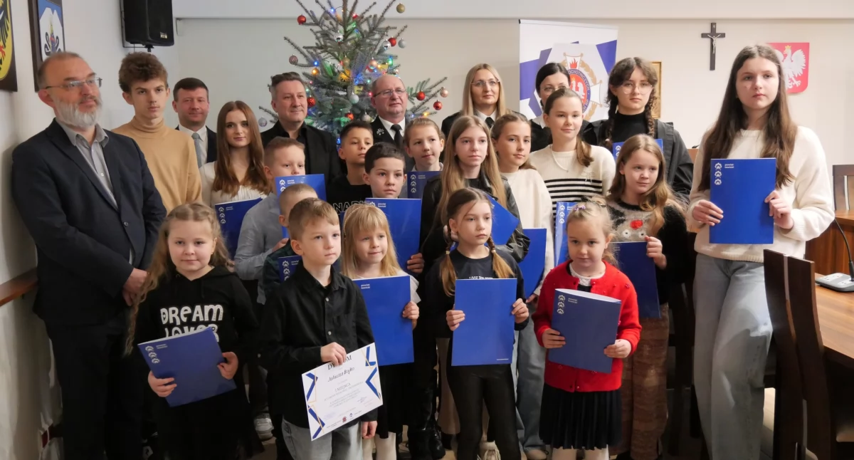 Konkursy, Podsumowanie Powiatowych Eliminacji Strażackiego Konkursu Plastycznego Łowiczu (foto) - zdjęcie, fotografia