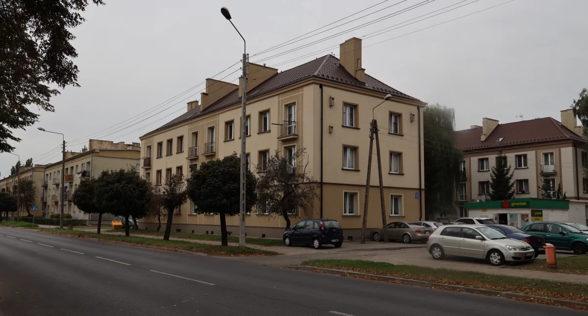 Urząd Miejski, Łowicz Sprzedaż mieszkań komunalnych bonifikatą Wpływają pierwsze wnioski - zdjęcie, fotografia