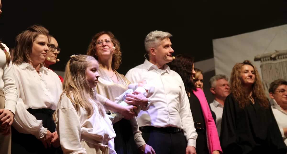 Spektakle, Łowicz Premiera spektaklu „To dziecko” (Nie)Zwykłego Teatru (foto film) - zdjęcie, fotografia