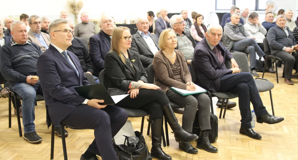 Szkoły, Łowicz Panel dyskusyjny pszczelarzy ramach projektu unijnego Beelieve (foto) - zdjęcie, fotografia