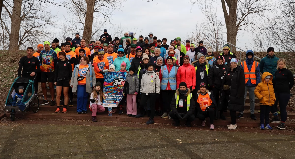 Turystyka i rekreacja, Orkiestrowa edycja parkrun Łowiczu Biegali maszerowali wspierali WOŚP (foto) - zdjęcie, fotografia