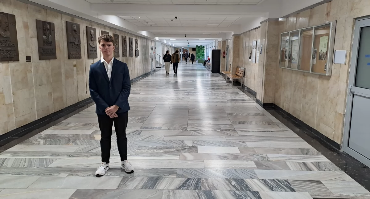 Szkoły, Uczeń finale teoretycznym Konkursu Fizycznego Politechniki Łódzkiej - zdjęcie, fotografia