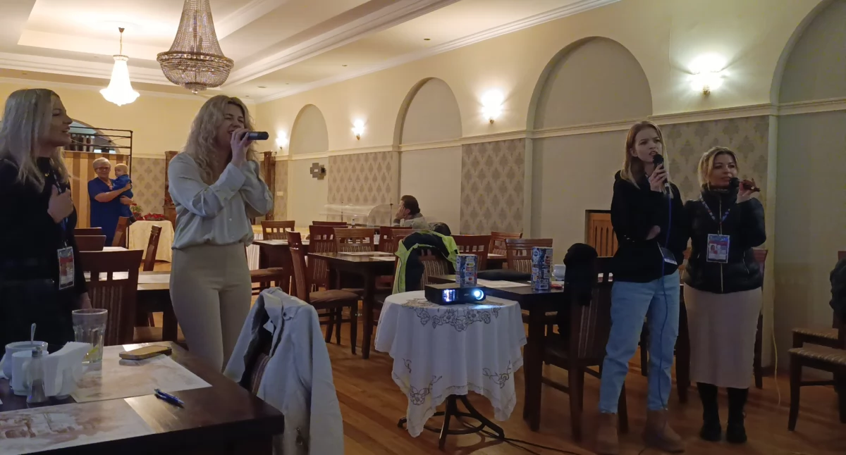 Akcje charytatywne, Łowiczanie śpiewają WOŚP Wieczór karaoke Restauracji Polonia (foto film) - zdjęcie, fotografia