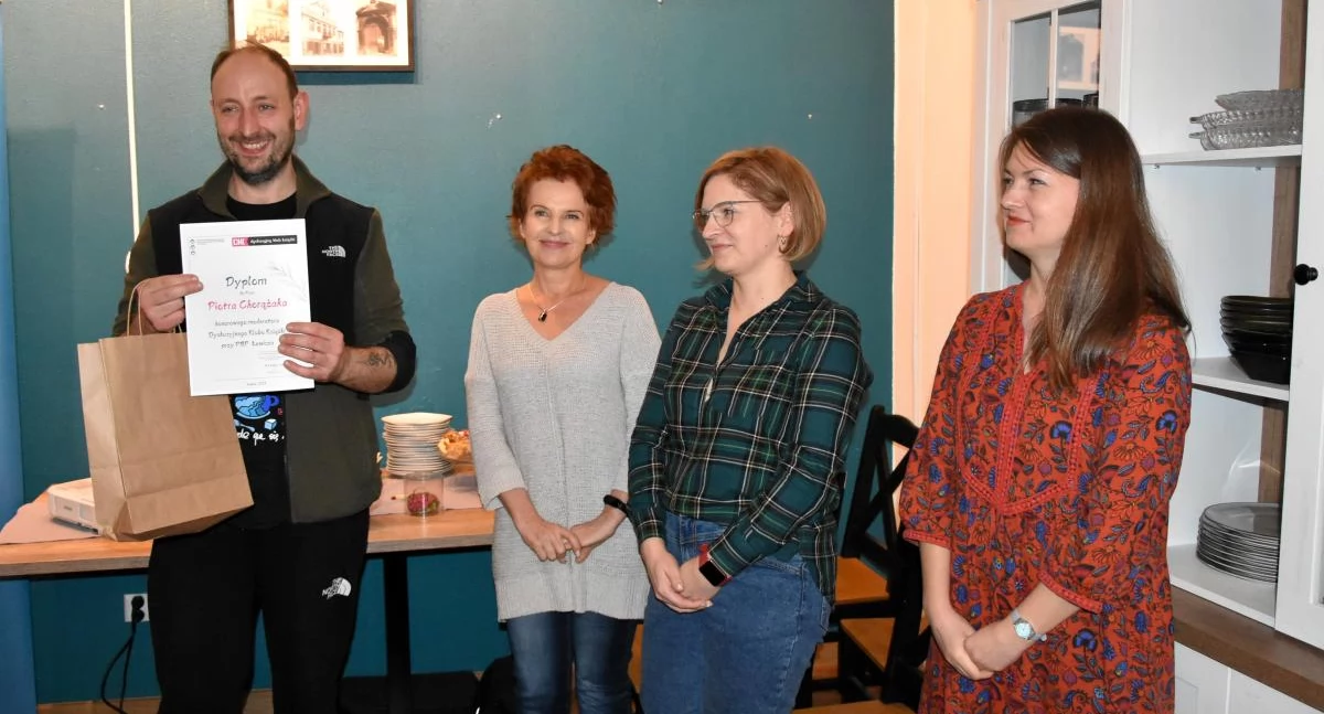 Spotkania, Poddaszu świętowali jubileusz Dyskusyjnego Klubu Książki (foto) - zdjęcie, fotografia