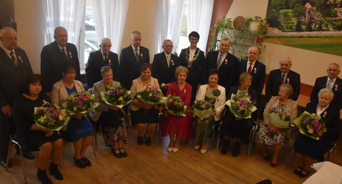 Urząd Gminy, Złote Kocierzewie Południowym uhonorowanych medalami prezydenta (foto film) - zdjęcie, fotografia