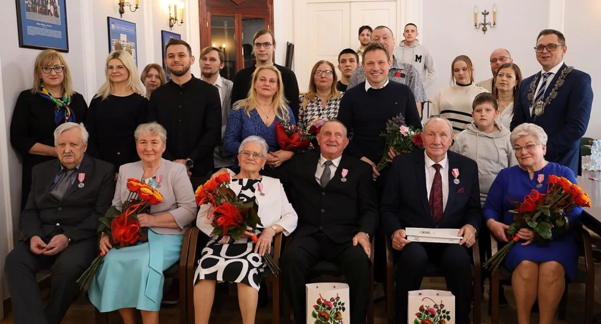 Urząd Miejski, Złote Łowiczu Cztery świętowały jubileusz ratuszu (foto film) - zdjęcie, fotografia