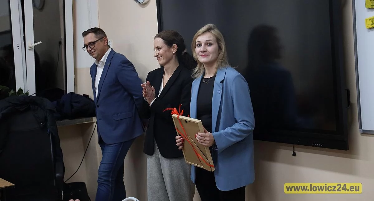 Zarządy osiedli, Zebranie mieszkańców Osiedla Dąbrowskiego Wybór nowego przewodniczącego podziękowania odchodzącej Katarzyny Szkup (foto film) - zdjęcie, fotografia
