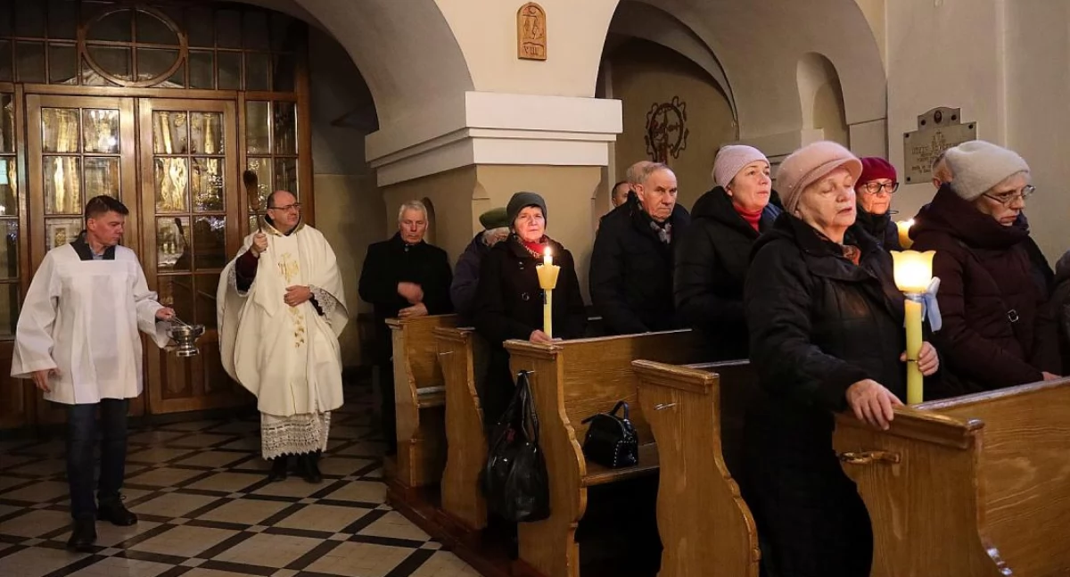 Kościół, Dziś Święto Matki Boskiej Gromnicznej (foto) - zdjęcie, fotografia