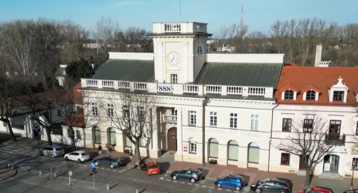 Urząd Miejski, Budżet Łowicza uchwalony Jakie inwestycje ujęto planie finansowym - zdjęcie, fotografia