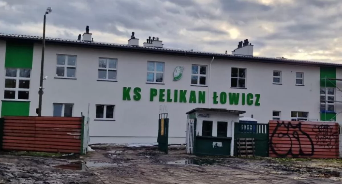 Urząd Miejski, Łowicz Umowa spółki Pelikan podpisana pokieruje trzecioligowym klubem - zdjęcie, fotografia