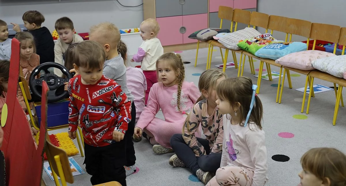 Przedszkola i żłobki, Stokrotka otworzyła drzwi przyszłych przedszkolaków (foto film) - zdjęcie, fotografia