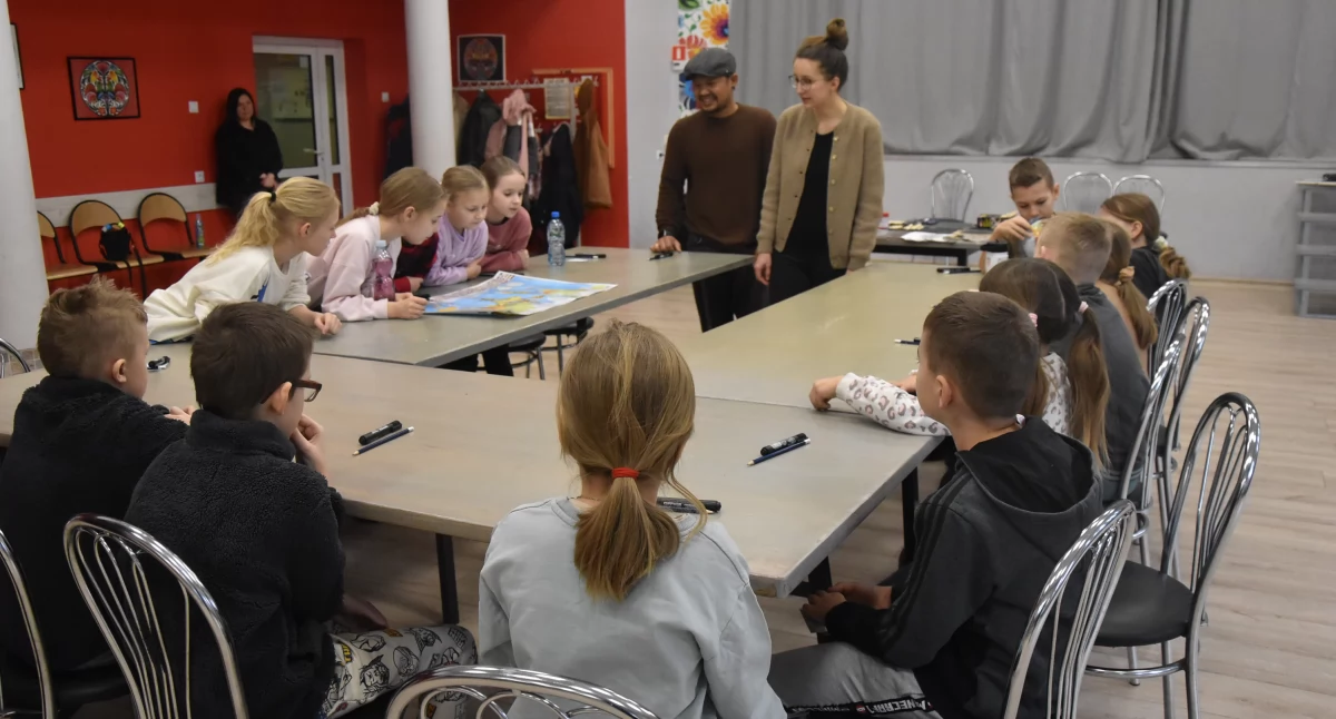 Warsztaty, Sztuka linorytu Łyszkowicach Wyjątkowe warsztaty Ryanem Rosfianem (foto) - zdjęcie, fotografia