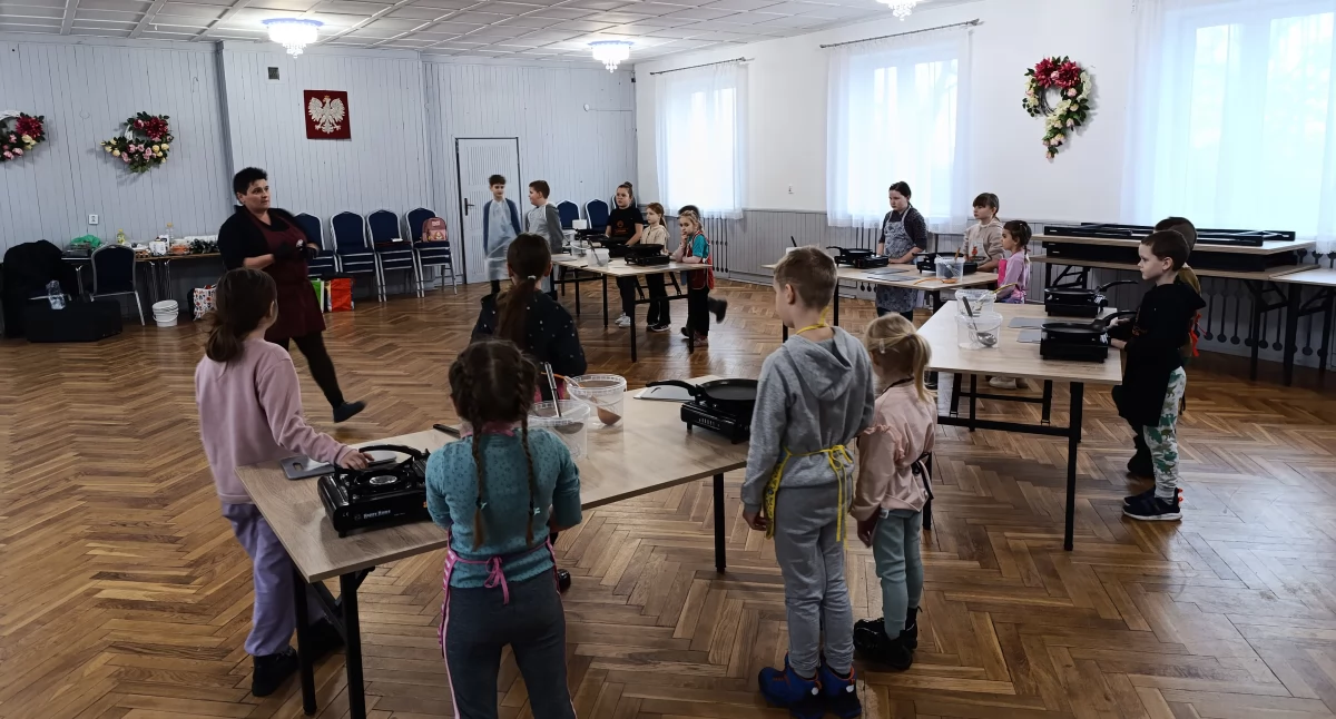 Warsztaty, Kulinarne ferie Chąśnie Dzieci poznają smaki tradycyjnej kuchni (foto) - zdjęcie, fotografia