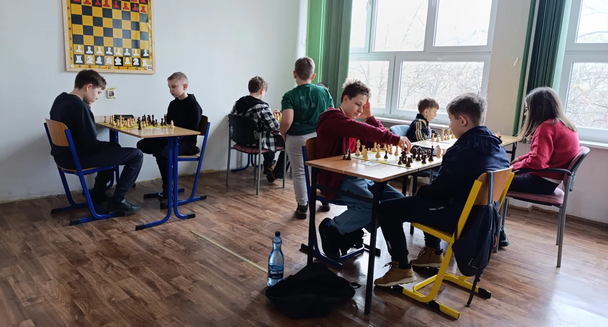 Szachy, Mistrzostwa Łowicza szachach Rywalizowali Puchar Dyrektora (foto)[WYNIKI] - zdjęcie, fotografia