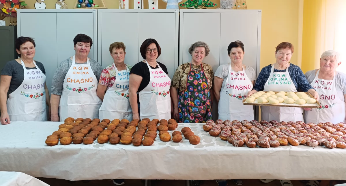 Akcje charytatywne, Gmina Chąśno smaży pączki Tłusty Czwartek trafi charytatywny (foto) - zdjęcie, fotografia