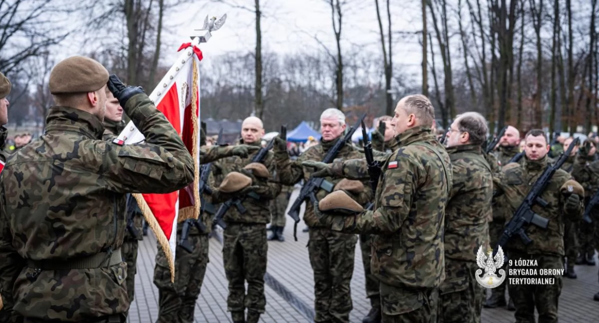 Wojsko, Terytorialsi składali przysięgę sztandar Wśród żołnierz regionu łowickiego! (foto) - zdjęcie, fotografia