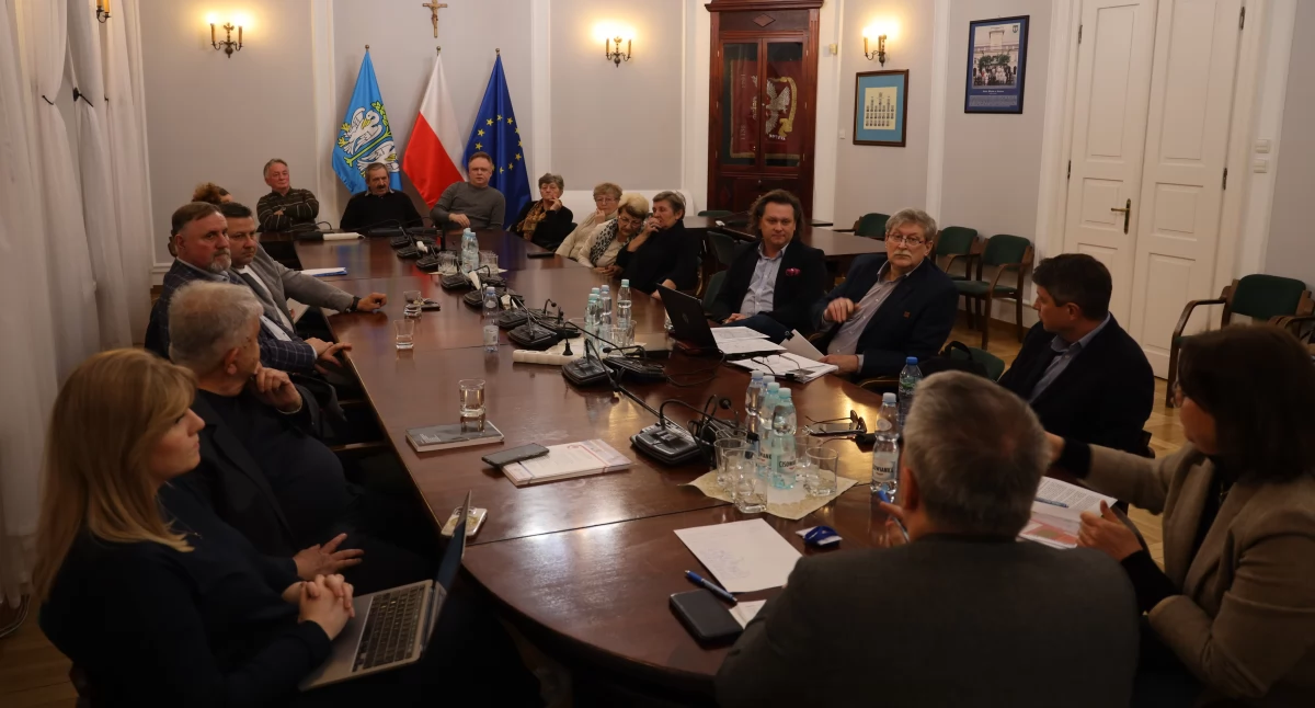 Wasze sprawy, Łowicz Spotkanie masztu telefonii komórkowej Przedmieściu powstanie innym miejscu (foto film) - zdjęcie, fotografia