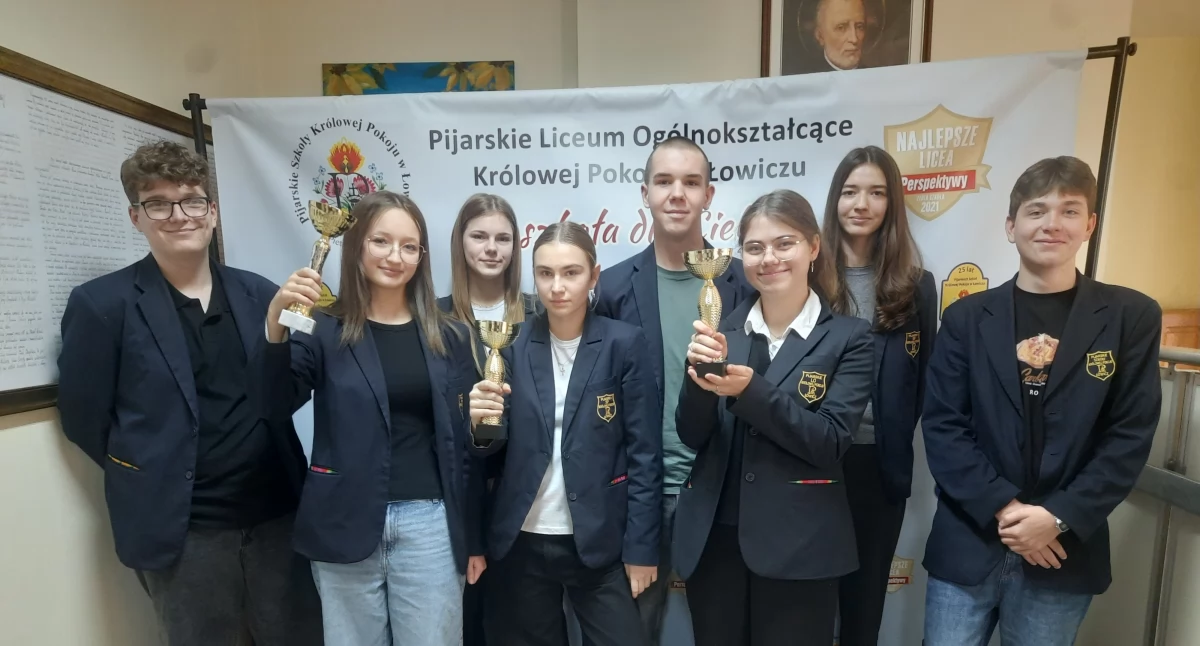 Szkoły, Ranking Szkół Podstawowych Pijarska podstawówka Łowiczu druga regionie - zdjęcie, fotografia