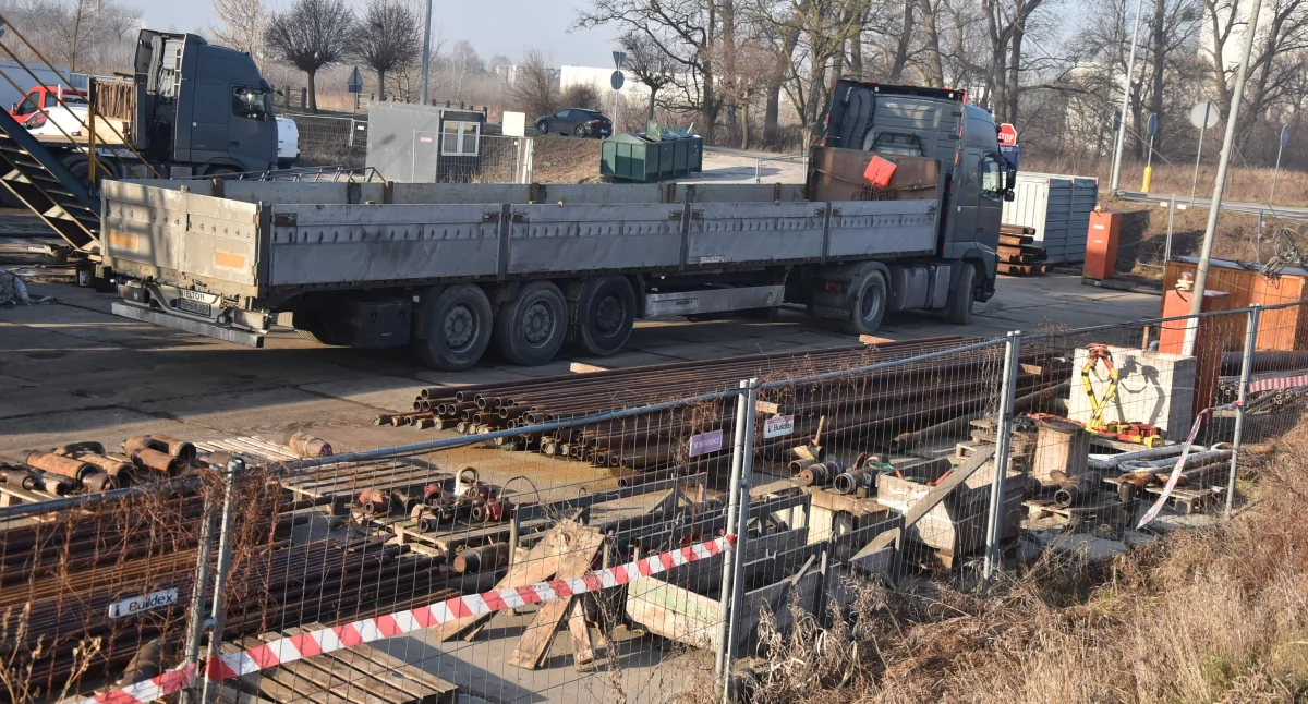 Inwestycje i remonty, demontaż infrastruktury odwiertowej dalej geotermią Łowiczu (foto) - zdjęcie, fotografia