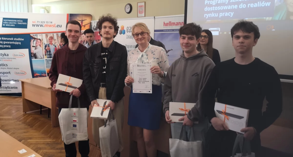 Szkoły, Uczniowie Łowiczu czołówce krajowych talentów logistycznych! (foto) - zdjęcie, fotografia