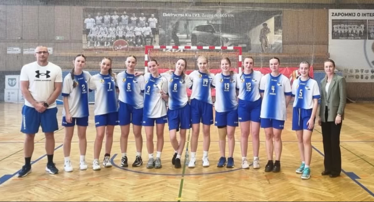 Szkoły, Zwycięstwo Powiatowej Licealiadzie Szkolnej Koszykówce Dziewcząt - zdjęcie, fotografia