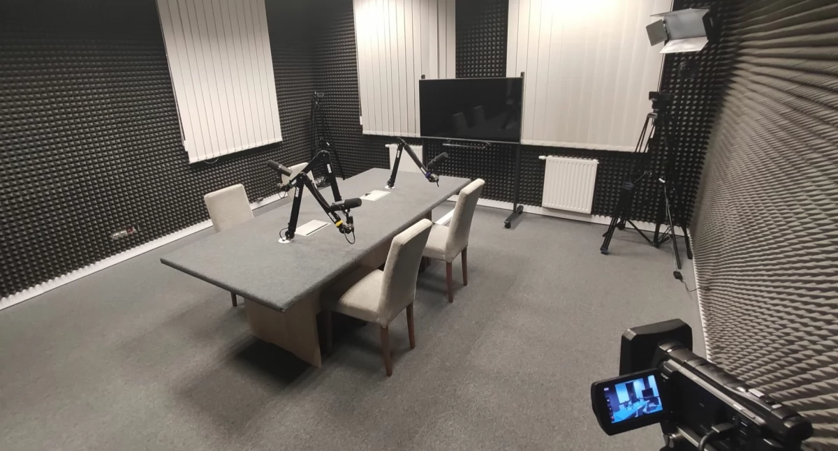Kino, pieniędzmi nowoczesny sprzęt medialny - zdjęcie, fotografia