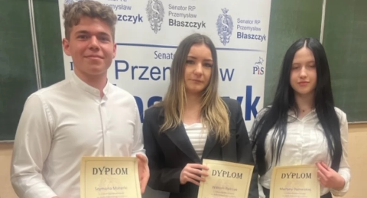 Szkoły, Uczniowie etapie okręgowym Ogólnopolskiego Konkursu Poznajemy Senat - zdjęcie, fotografia